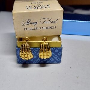 Vintage Avon Shrimp Tailored Earrings